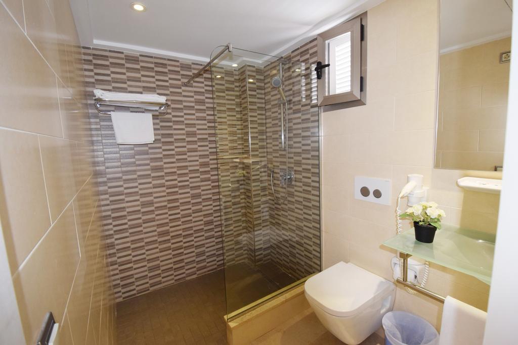Apartamentos Ferrera Pins Cala Ferrera  Luaran gambar