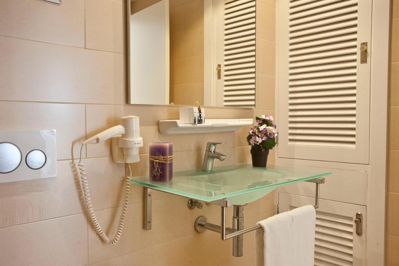 Apartamentos Ferrera Pins Cala Ferrera  Luaran gambar